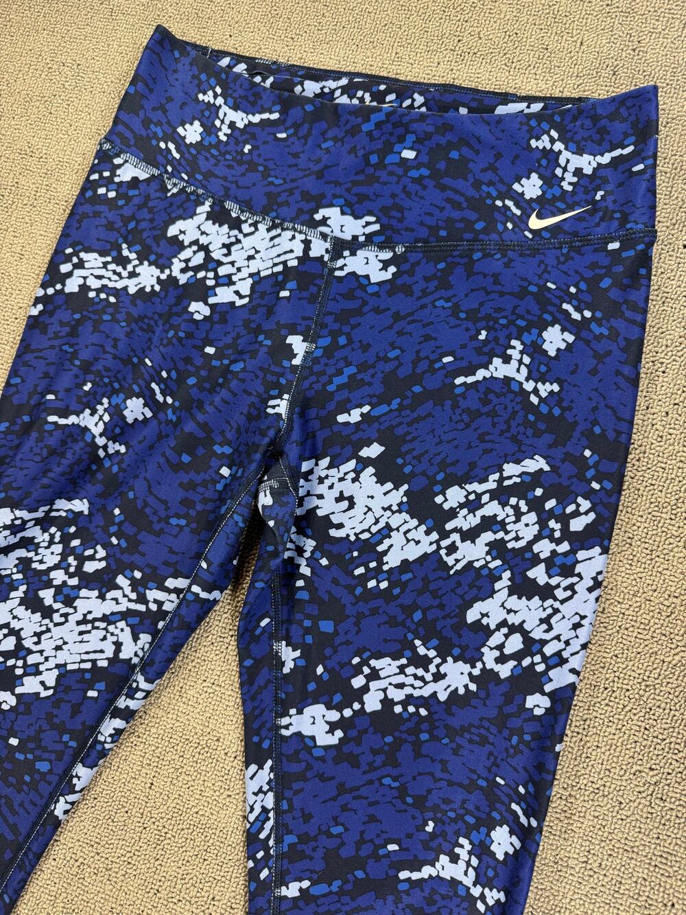 Nike Dri-FIT One Legend Capri Pants Women's Medium Blue Camo Cropped Leggings